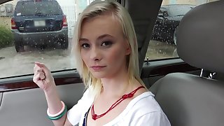 Amateur teen fucked on the back seat