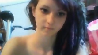 Brunette webcam babe plays boobs