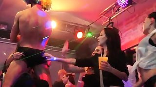 European sexparty babes munching on strippers